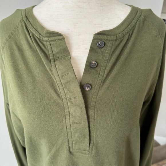 Madewell (Re)sourced Cotton Henley Relaxed Tee - Olive - Picture 4 of 10